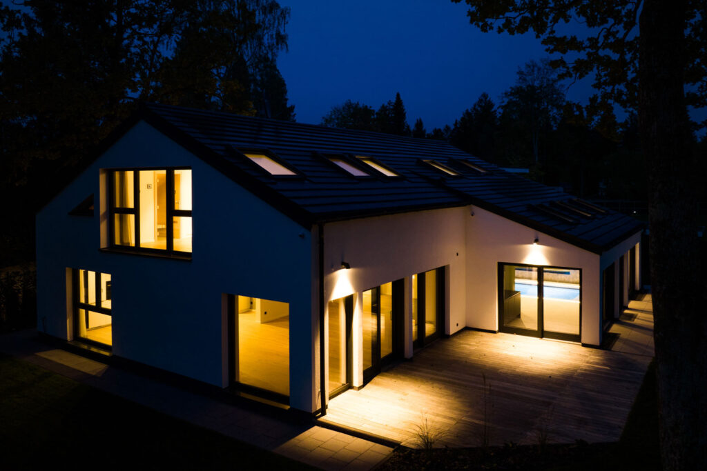 Immobilienfoto Einfamilienhaus mit Innenpool in Baldham bei München