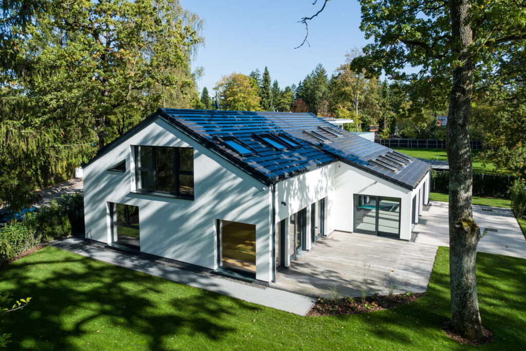 Immobilienfoto Einfamilienhaus mit Innenpool in Baldham bei München