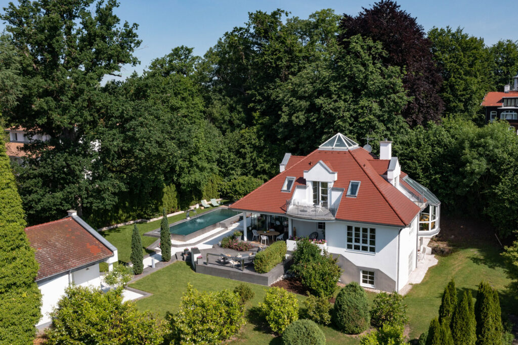 Immobilienfoto Einfamilienhaus Pool am Ammersee