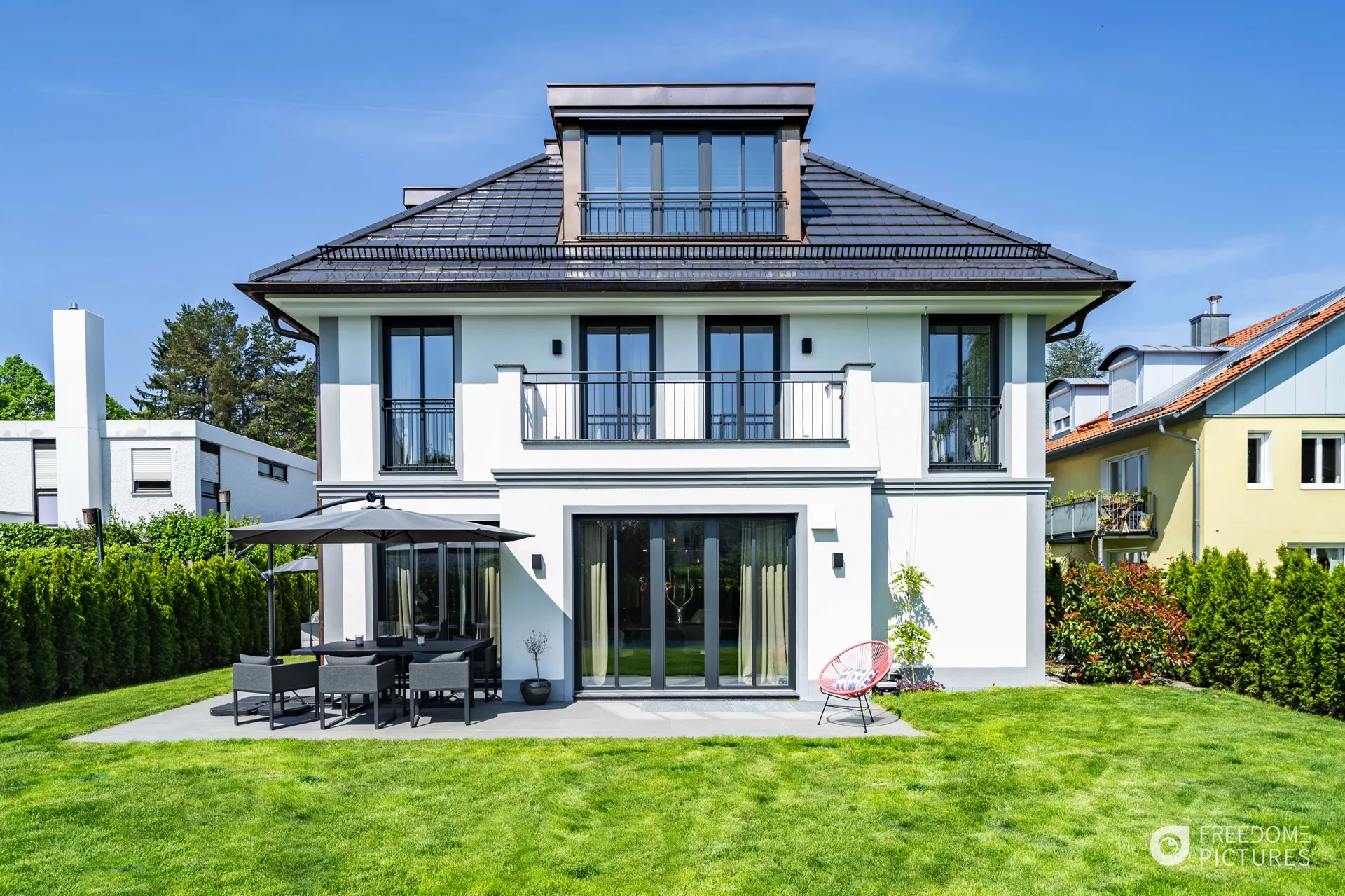 Einfamilienhaus mit Solarpaneelen